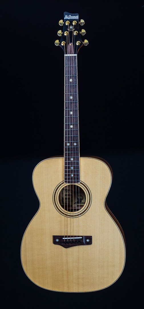 roberto venn student guitar Acoustic Kevin front20 Spring 2021